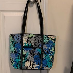 Vera Bradley purse in great condition.
